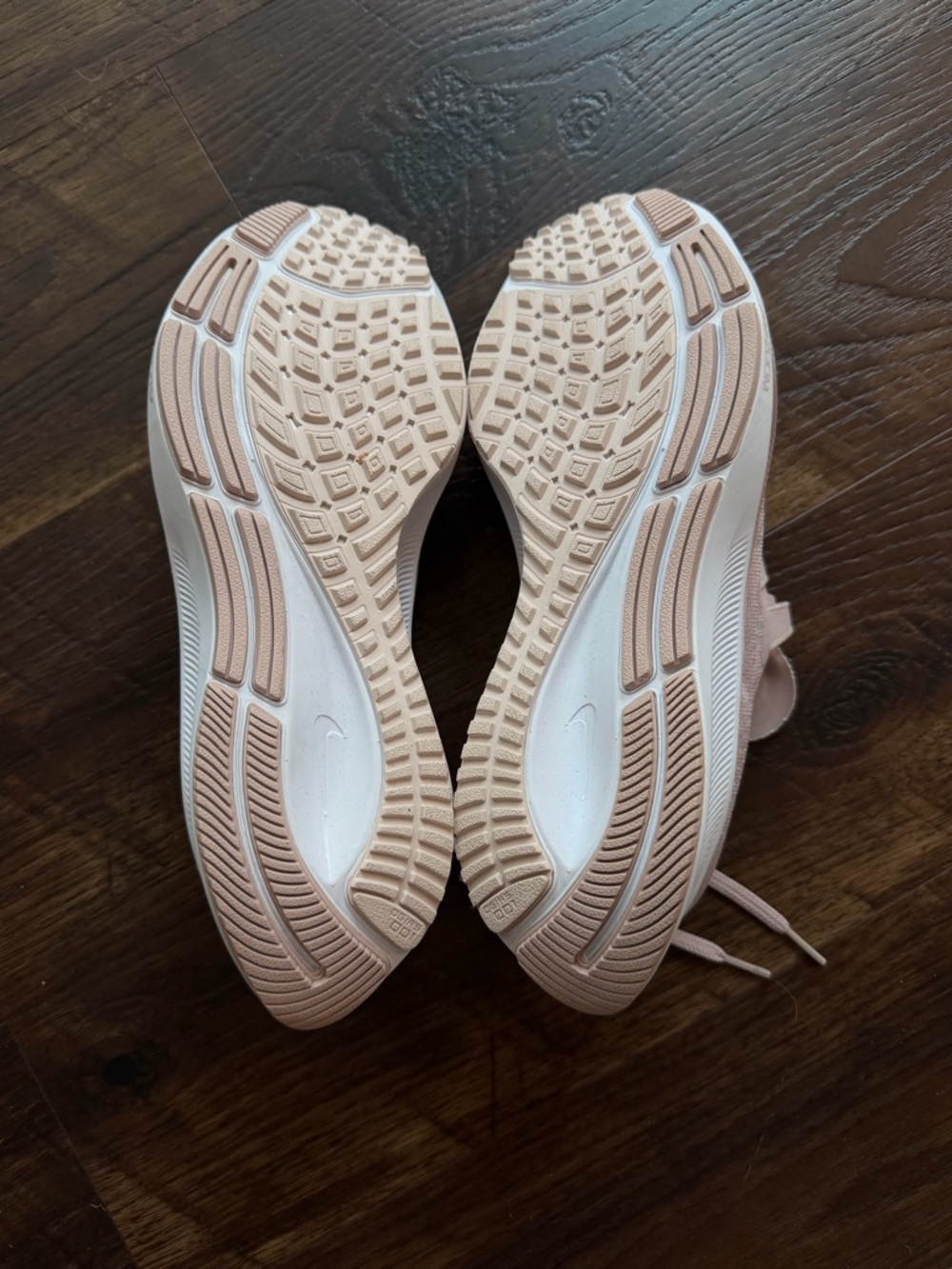 BRAND NEW Nike Women's Zoom Running Sneakers - Picture 2 of 5